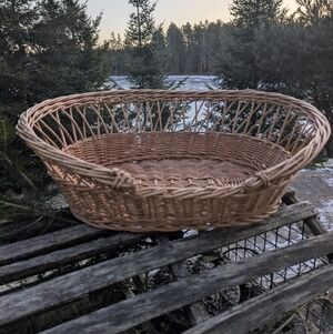 Vintage Hand-Woven Willow Wicker Pet Bed - Fits 18" Oval Pad